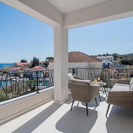 Beautiful With Pool בית נופש Žman