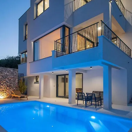 בית נופש Beautiful With Pool Žman