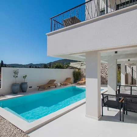 Beautiful With Pool בית נופש Žman