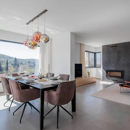 Beautiful With Pool Žman