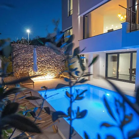 בית נופש Beautiful With Pool