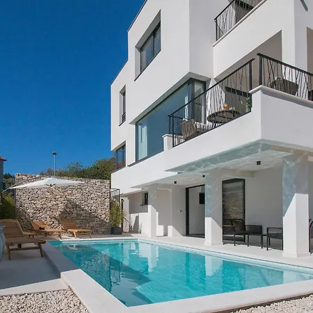 Beautiful With Pool בית נופש Žman