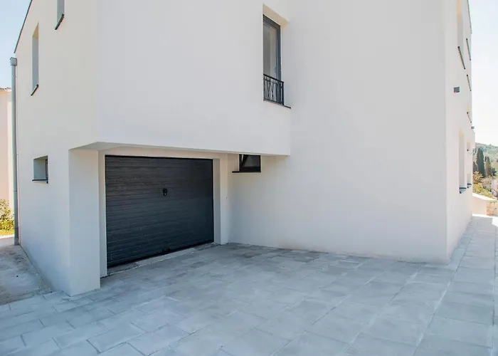 Beautiful With Pool * Žman