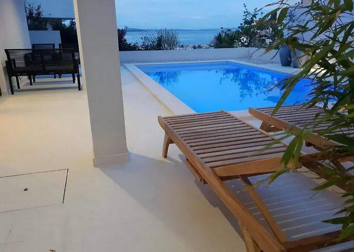 Beautiful With Pool Žman