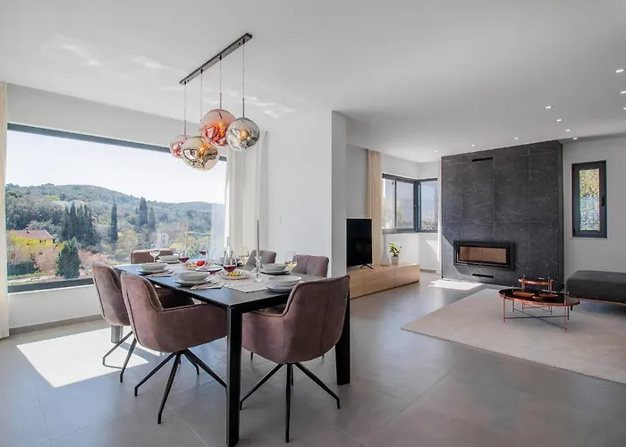 Beautiful With Pool Žman