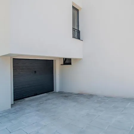 Beautiful With Pool * Žman