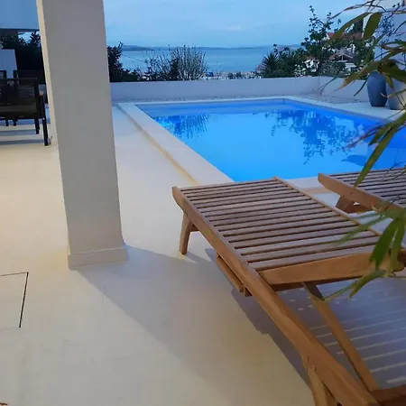 Beautiful With Pool Žman