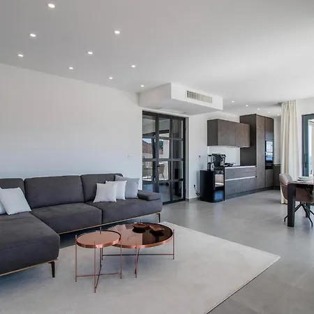 Beautiful With Pool Zman