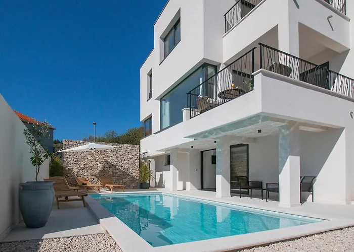 Beautiful With Pool Vikendica Zman