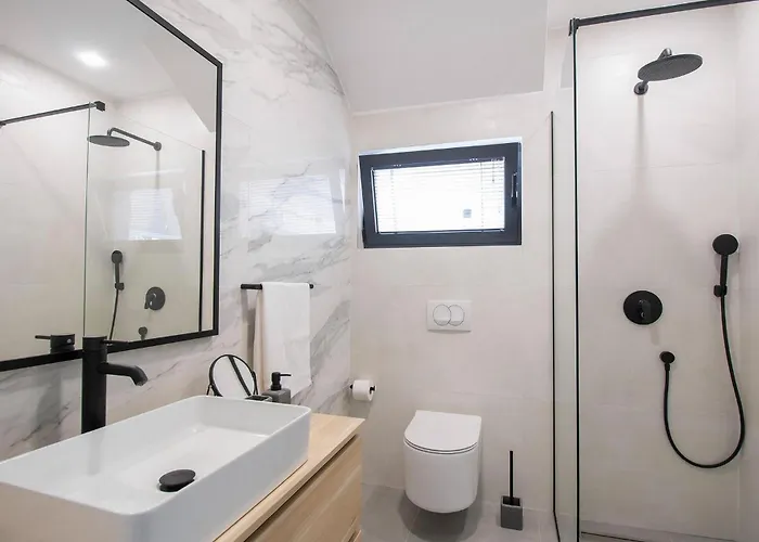 Vikendica Beautiful With Pool Zman