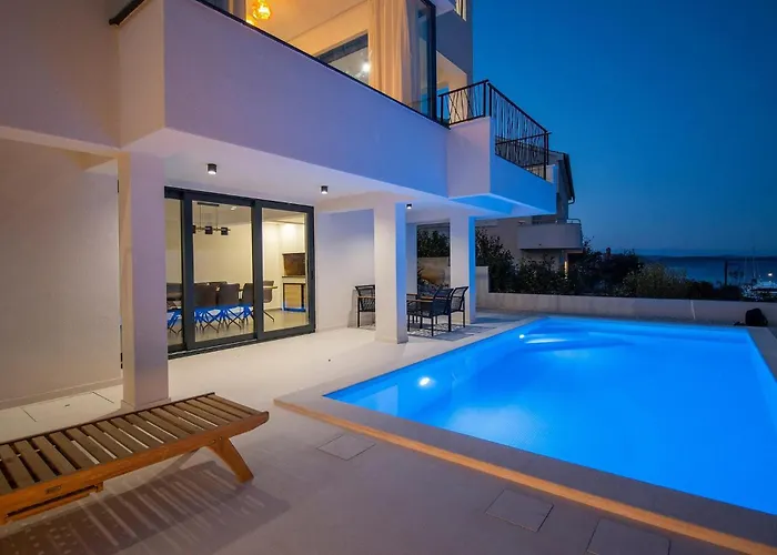 Beautiful With Pool Vikendica