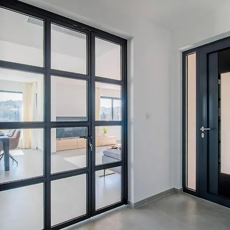 Beautiful With Pool 度假居 *