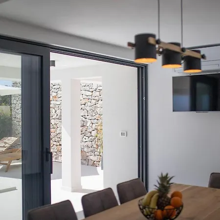 度假居 Beautiful With Pool Žman