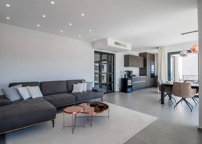 Beautiful With Pool Zman