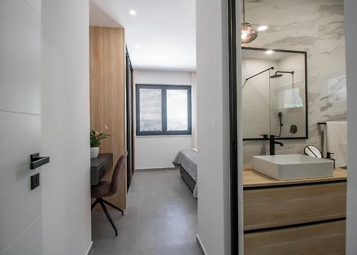 Beautiful With Pool Holiday home Zman